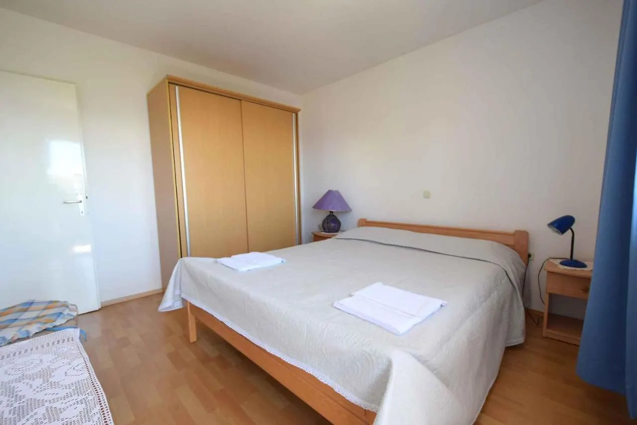 Apartment In Njivice/Insel Krk 13277